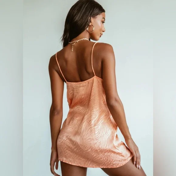 MOTEL DATISTA MINI DRESS SATIN ZEBRA CANTALOUPE - Picture 2 of 5